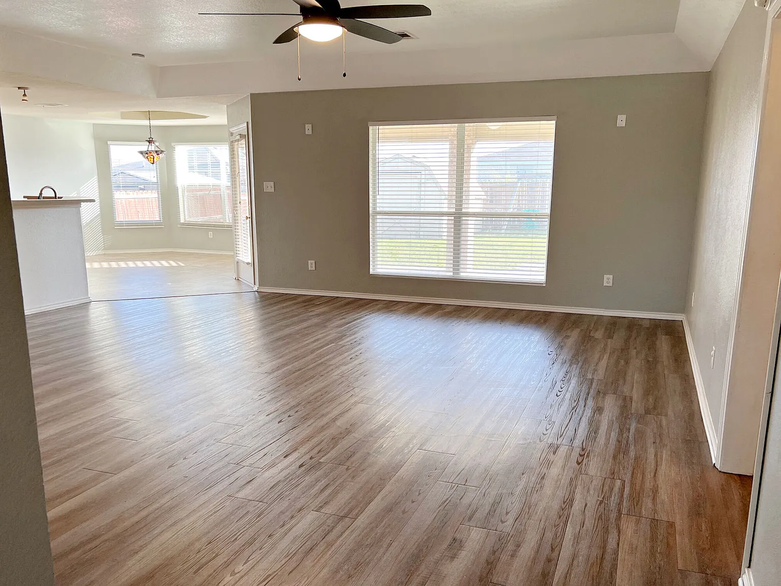 4 bed, 2.0 bath, 1920 sqft, $1,650 — Photo 3