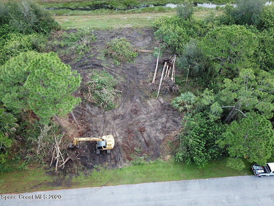 2nd image of 2811 Palisades Dr SE