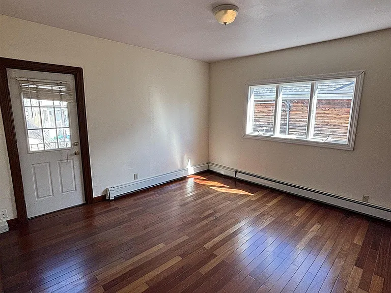 569 Main St — Photo 8