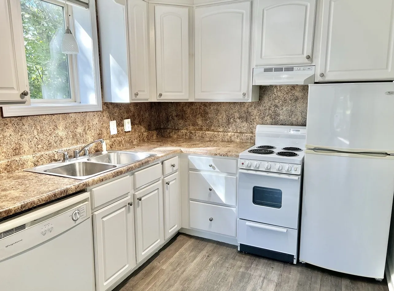 1 bed, 672 sqft, $1,100 — Photo 3