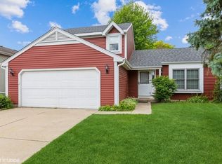 664 Regent Dr, Crystal Lake, IL 60014
