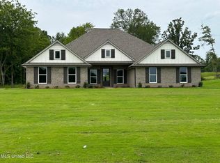 1257 Pebble View Dr, Byhalia, MS 38611