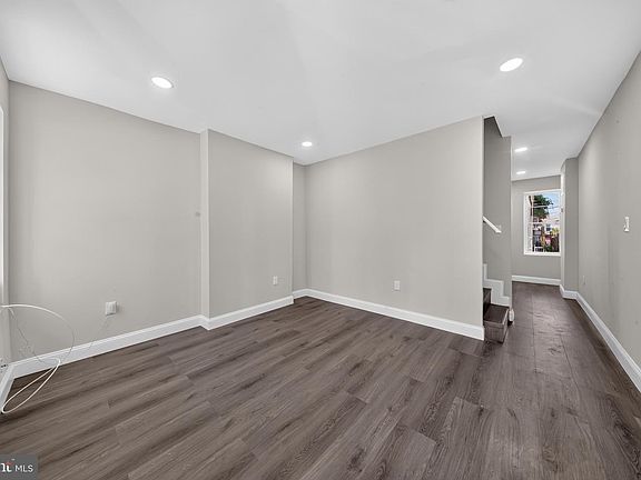 4th image of 1130 W 2nd St