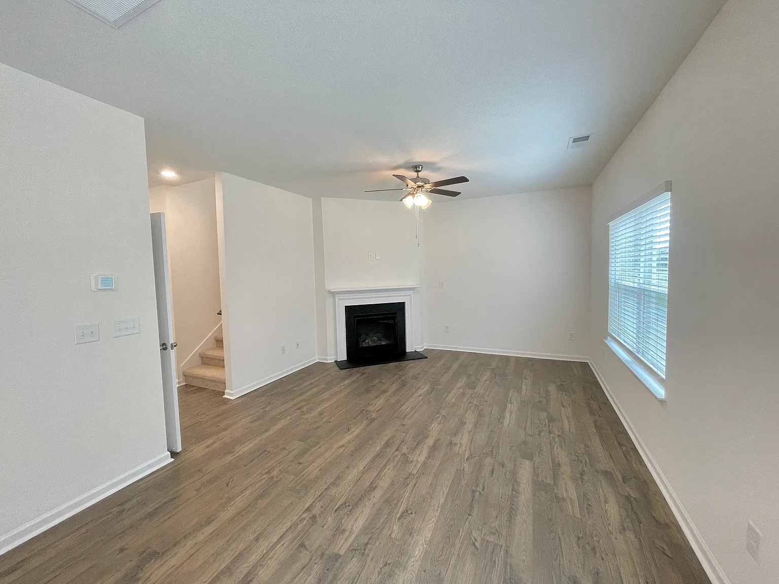 4 bed, 2.5 bath, 2072 sqft, $2,500 — Photo 3