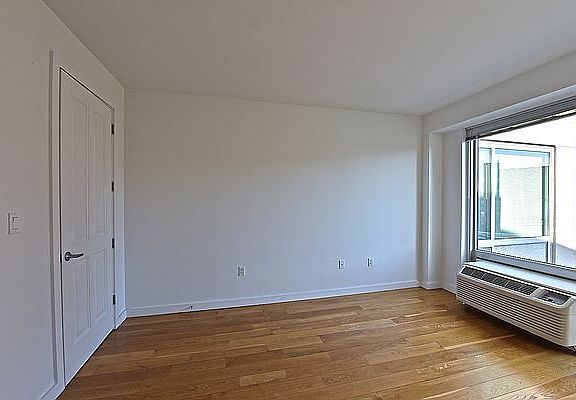 4th image of 86-49 Broadway #512