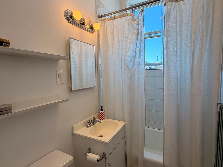 410 Washington St #14 — Photo 4