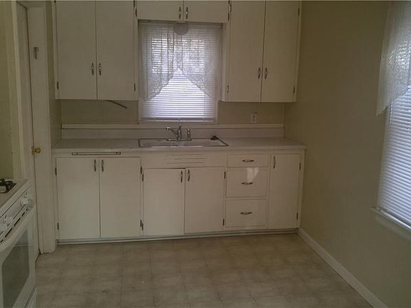 4th image of 539 Howard Ave