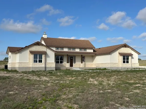 109 MEDORA BRANCH, Floresville, TX 78114