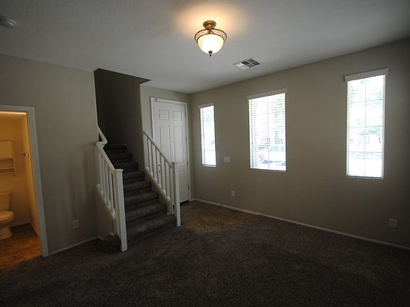 5th image of 3020 S 101st Dr
