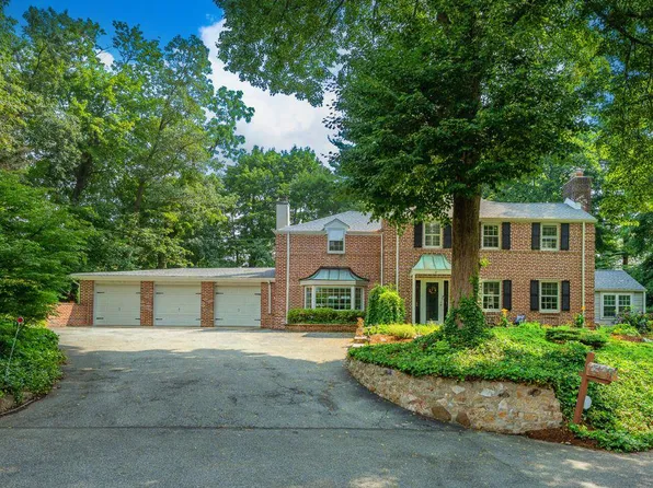 216 Saint Davids Ct, Saint Davids, PA 19087