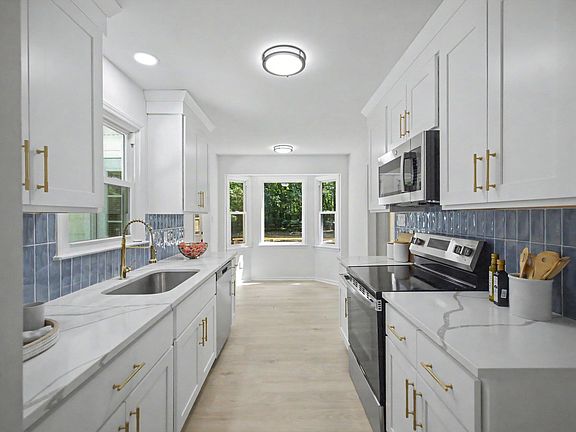 2nd image of 2612 Edgemont Rd