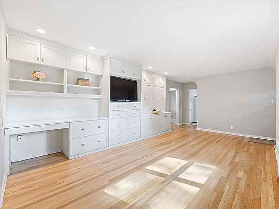 5th image of 73-08 220th St #405B1