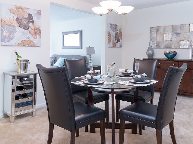 Model Dining