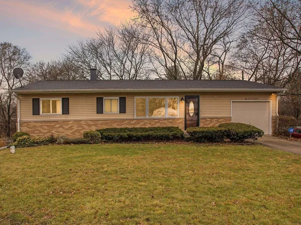 51061 Hollyhock Rd, South Bend, IN 46637