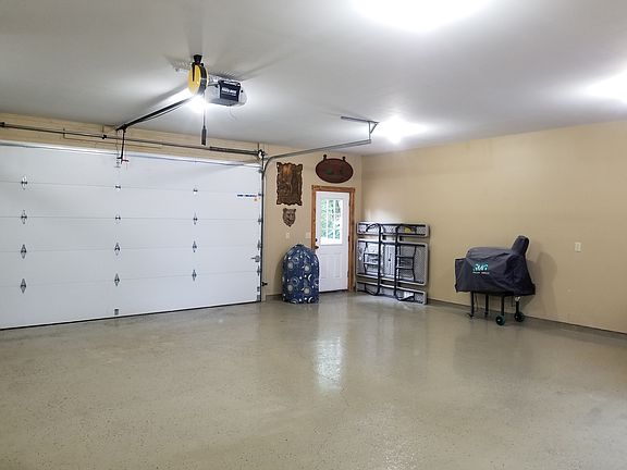 2 1/2 finished garage