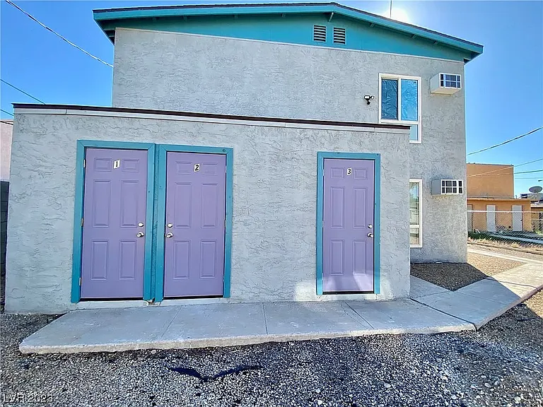 2105 N Webster St — Photo 16