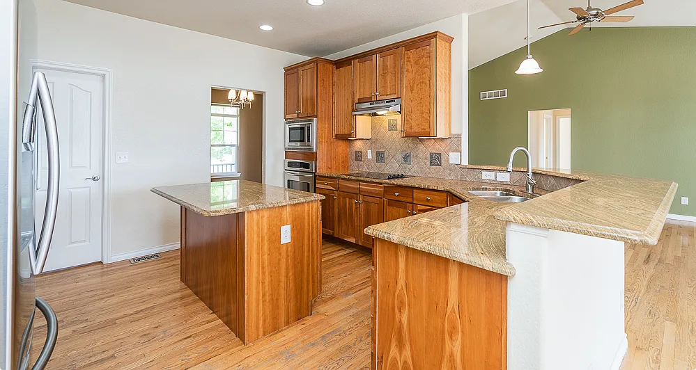 3 bed, 2200 sqft, $2,900 — Photo 2