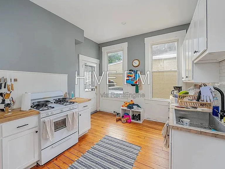 907 Columbia St #2 — Photo 8