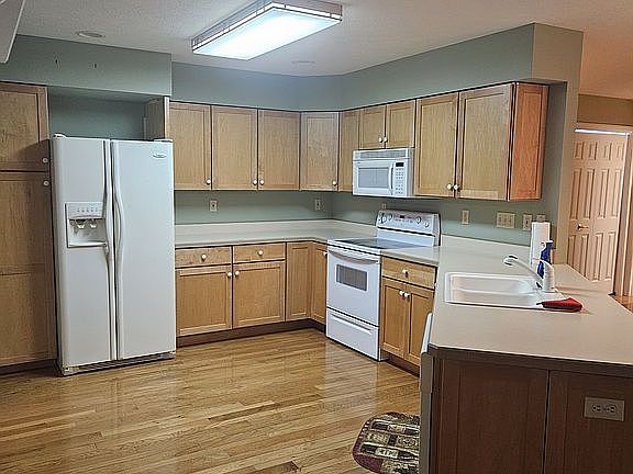 5th image of 1000 Rosemarie Cir
