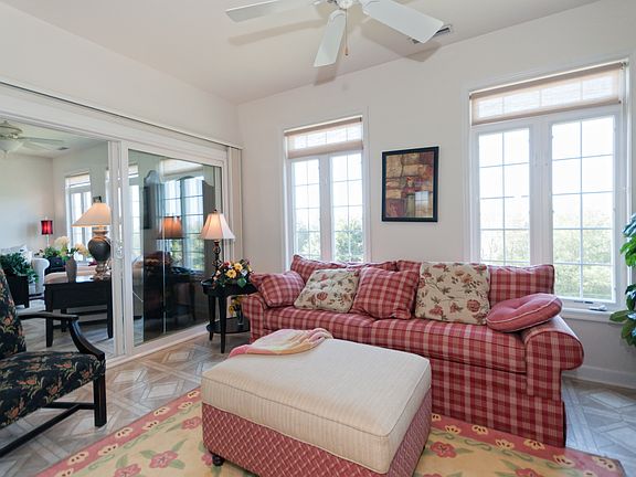 5th image of 34363 Summerlyn Dr #515
