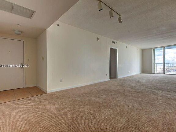 3rd image of 325 Biscayne Blvd #2723