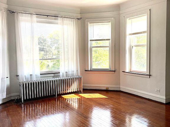 4th image of 10842 S Eberhart Ave #3S