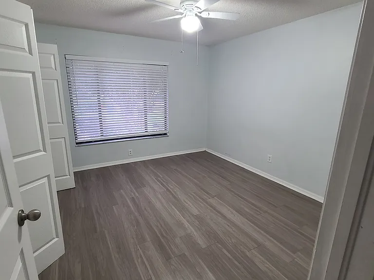 18318 Aintree Ct — Photo 22