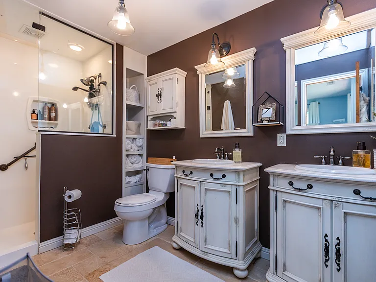 Edgewater Cir — Photo 28