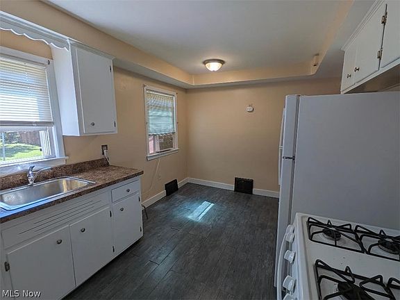 3rd image of 24900 Zeman Ave