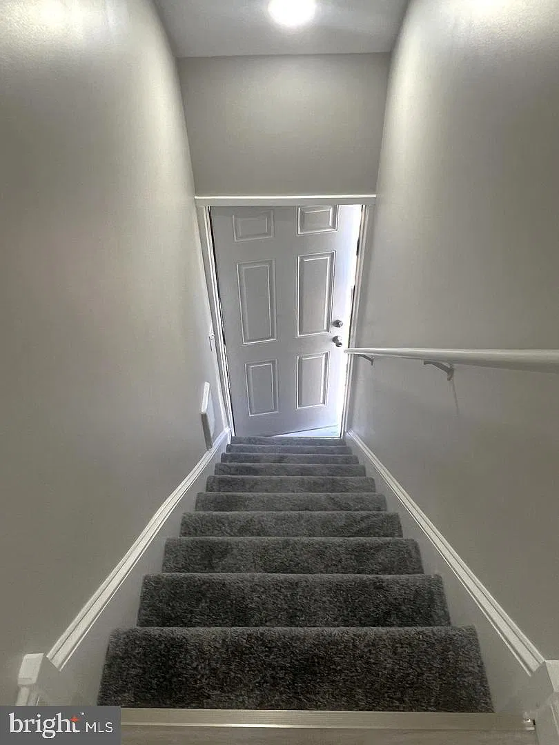 1 bed, 1.0 bath, 1206 sqft, $1,675 — Photo 2