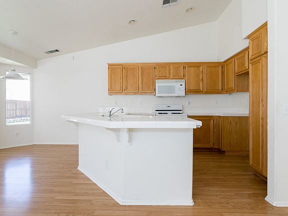 3rd image of 34339 La Raye Dr