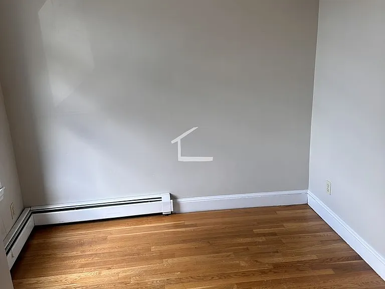 32 Chesterton St #2 — Photo 11