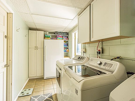 3rd image of 9201 86th Ave
