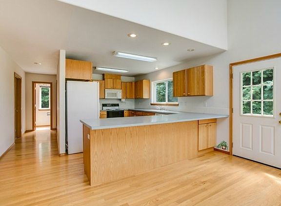 3rd image of 15505 66th Ave NW