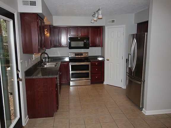 3rd image of 1157 Oatlands Park