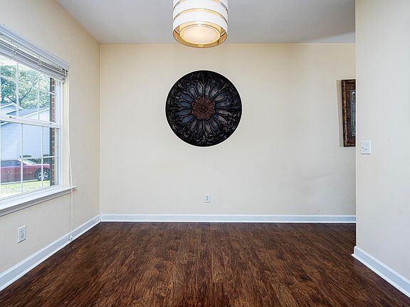 5th image of 232 Twin Oaks Ln
