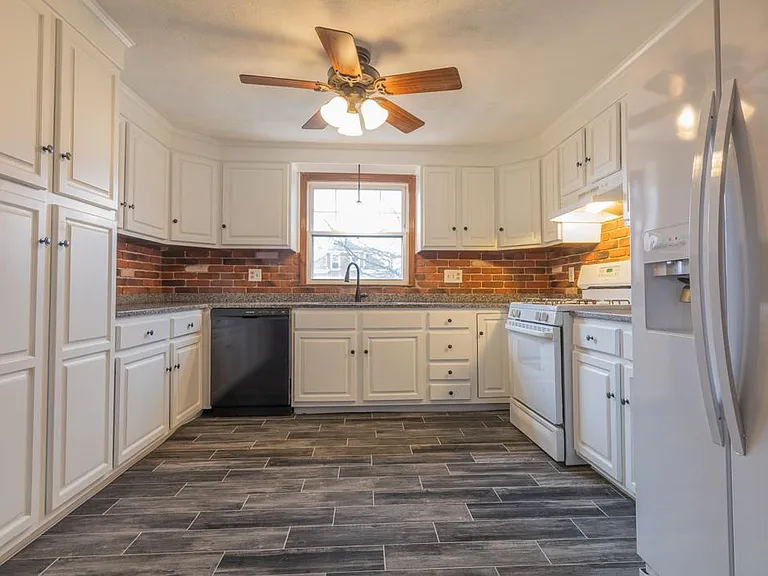 203 Windmill St — Photo 6