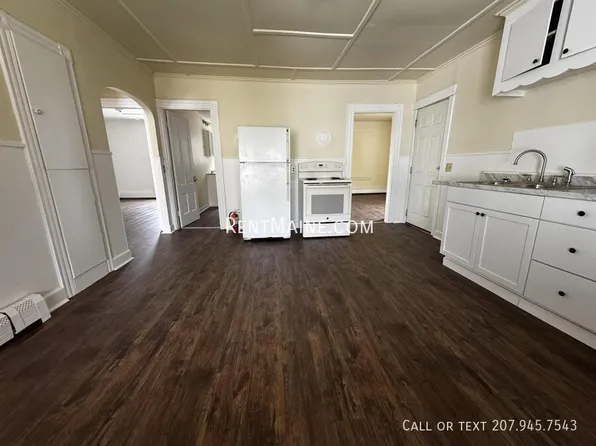8 Bellevue St APT 2, Winslow, ME 04901