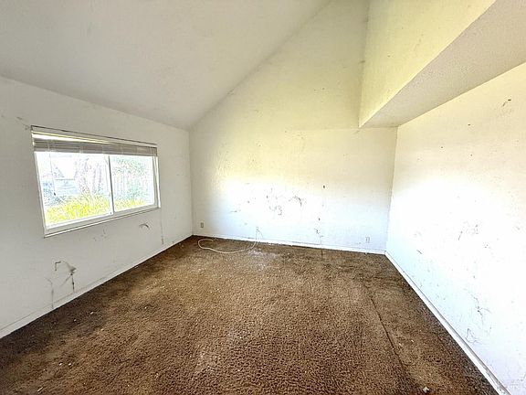 3rd image of 148 Danvers Court