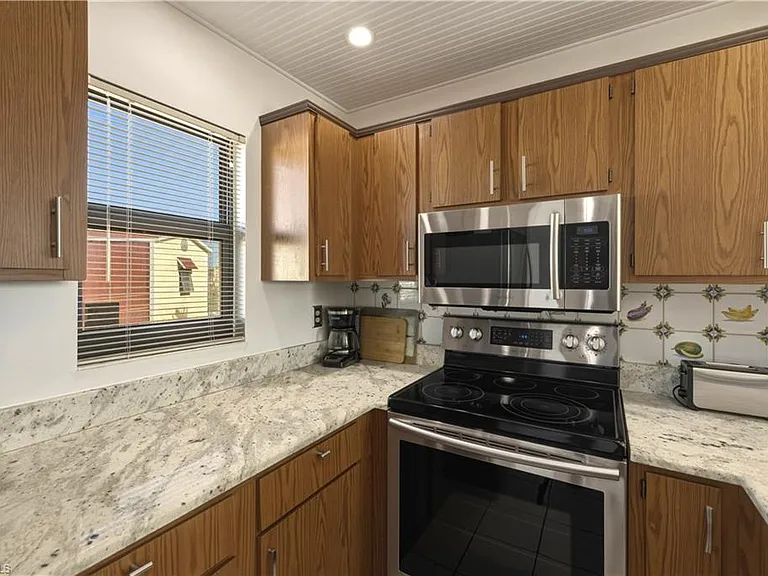 801 River Point Dr #303A — Photo 6