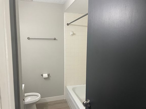 5th image of 328 E Elmwood Ave APT 25