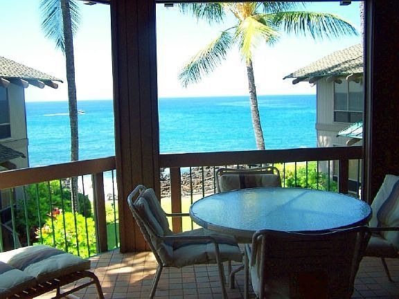 Spacious Lanai w/wetbar