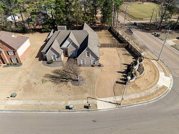 2nd image of 4360 Guinevere Ln
