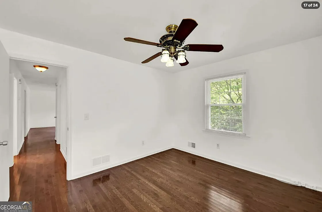 4 bed, 2.0 bath, 1400 sqft, $2,200 — Photo 3