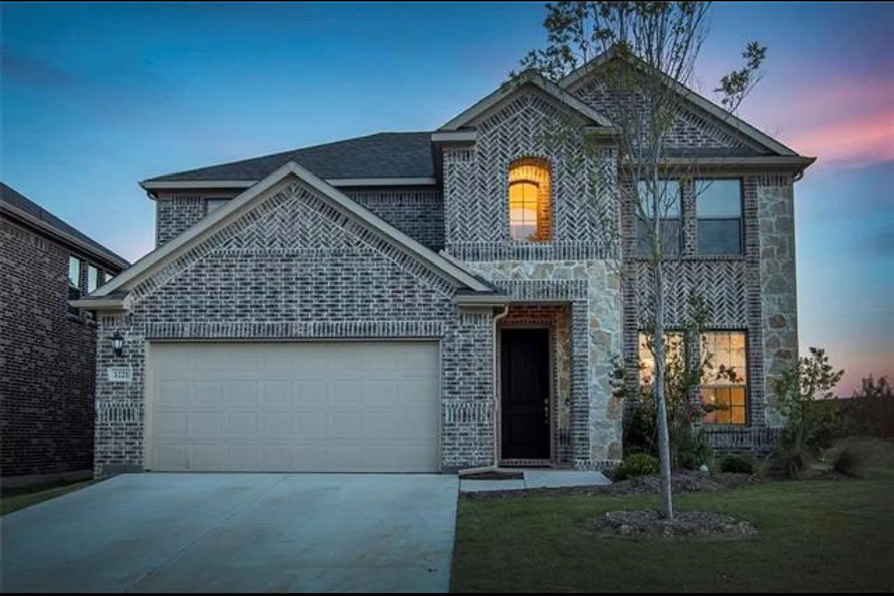 1221 Indian Grass Ln — Photo 1