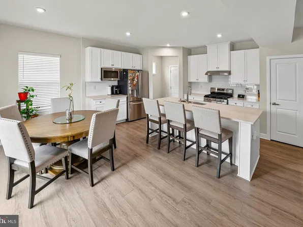 217 Cornwall Dr, Swedesboro, NJ 08085