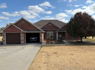 1001 Country Club Dr, Cushing, OK 74023
