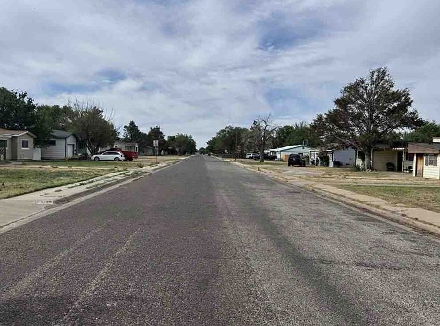 Exterior Neighborhood (street photo)