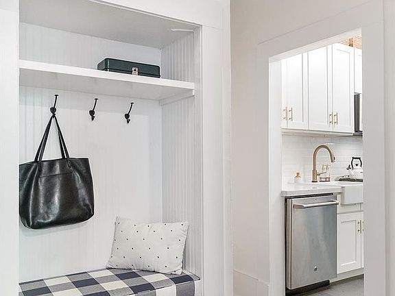 5th image of 235 W 108th St APT 26