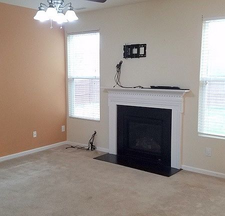 3rd image of 422 Summer Breeze Dr